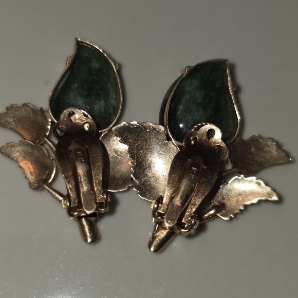 14 Karat Gold Leaf Clip-On Earrings with Green Jade Heart Leaves - Picture 8 of 11